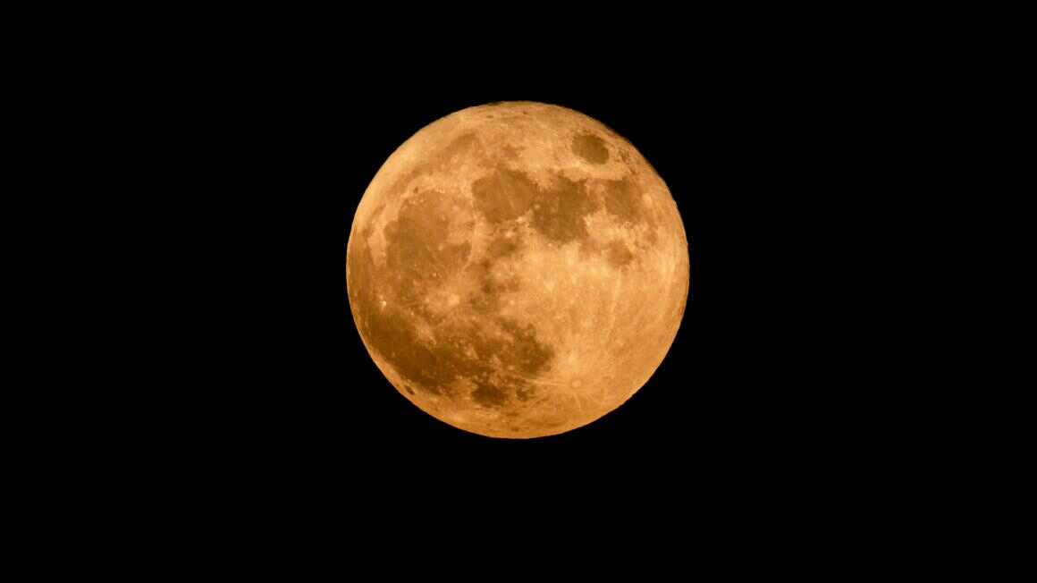 Lua Cheia da Colheita, Saturno e seus anéis: esses dois shows astronômicos para observar no céu nesta noite de sábado