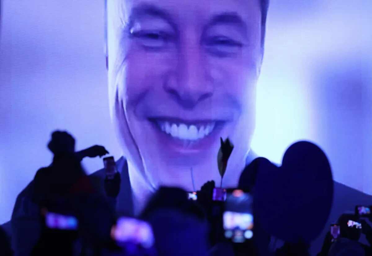 A internet está convencida de que o xAI de Elon Musk controlou o lançamento de ‘Dots’ da OpenAI