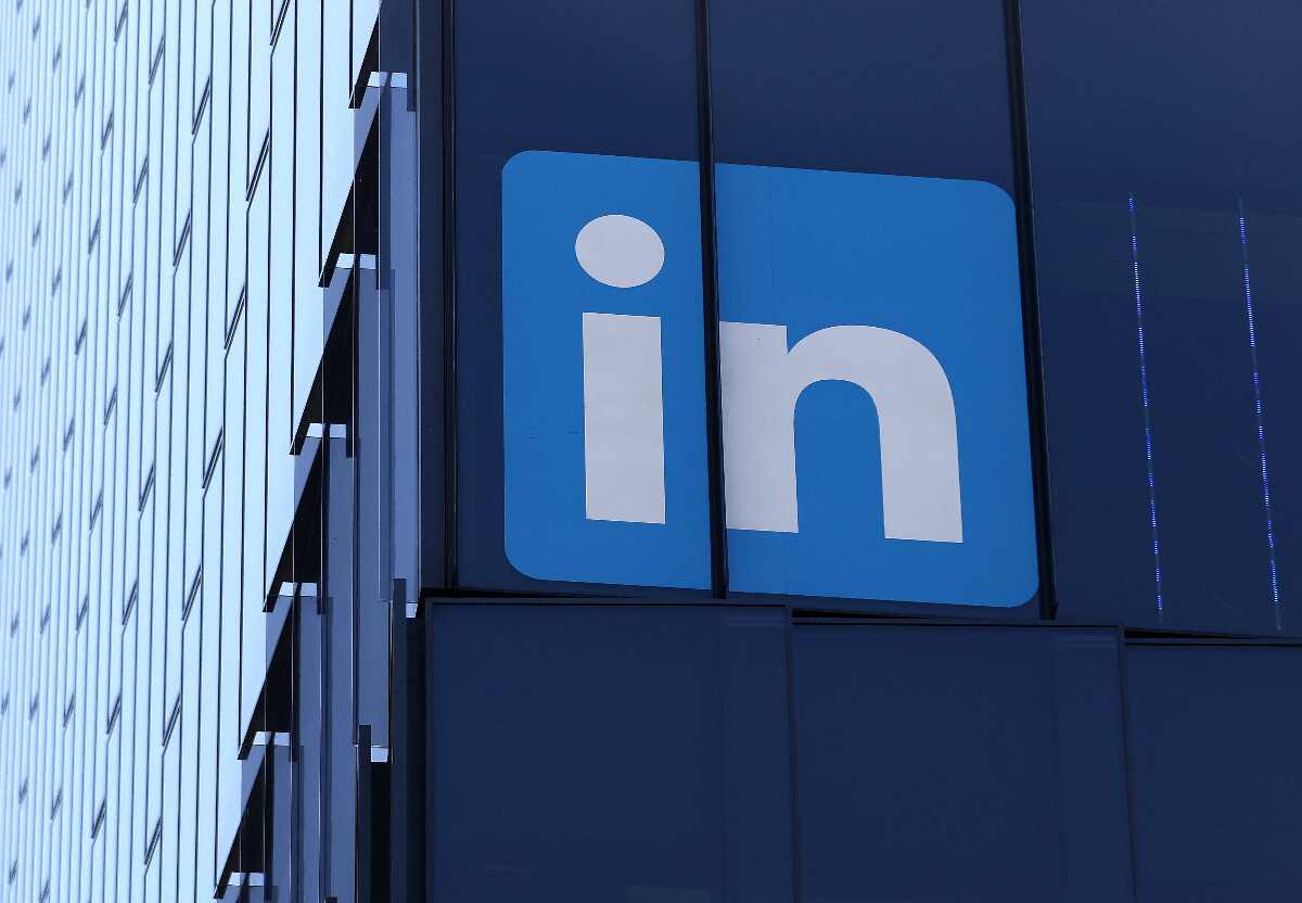 LinkedIn adiciona novas ferramentas para combater perfis falsos e históricos de trabalho falsos