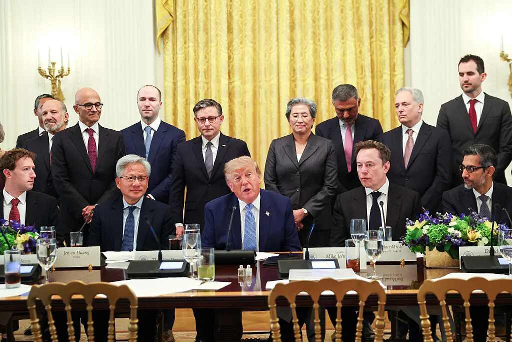Trump revela sua nova Super Força de Inteligência