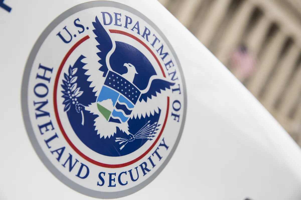 Bluesky bloqueia links para dados vazados de funcionários do DHS enquanto o governo busca remoções