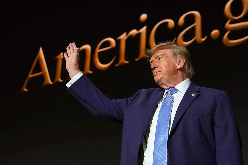 O chatbot de IA de Musk, Grok, supostamente encorajou Trump a capturar o presidente da Venezuela