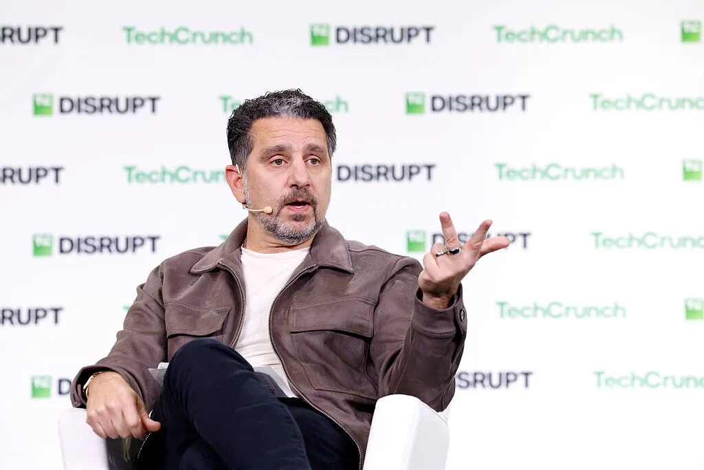 O chefe de dispositivos da Amazon, Panos Panay, vê um futuro onde os dispositivos de IA substituirão a necessidade de usar aplicativos