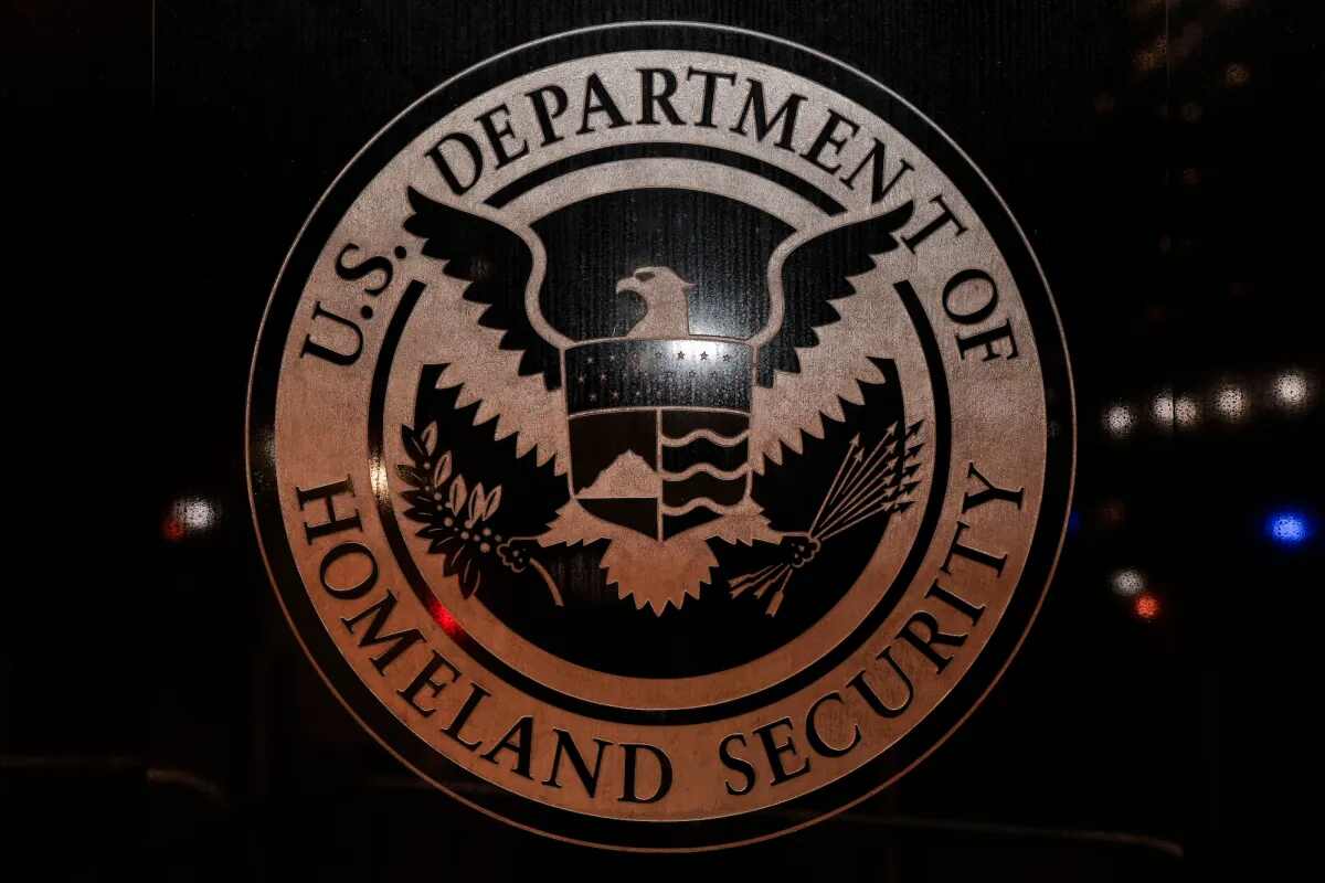 O hacker roubou dados pessoais de milhares de funcionários da Segurança Interna, incluindo agentes CBP e ICE