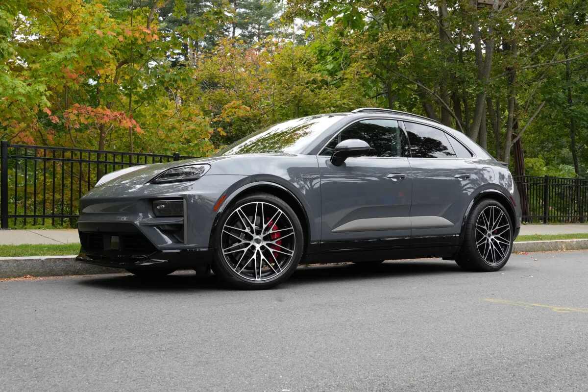 O Macan Turbo elétrico da Porsche é uma crise existencial automotiva