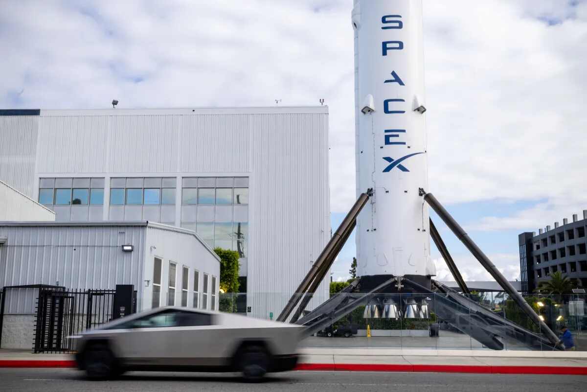 Os conselhos da SpaceX e da Tesla formam comitês especiais para revisar a fusão