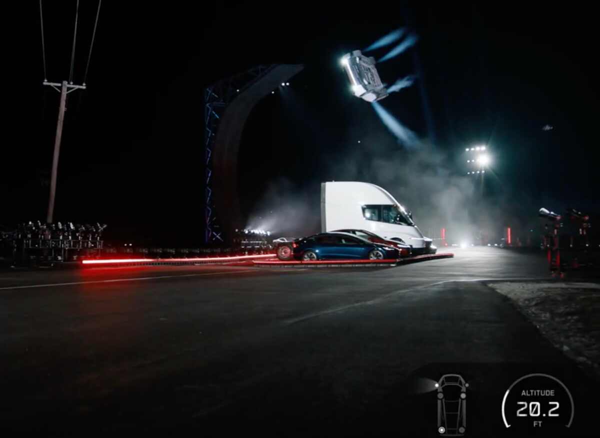 Tesla revela Roadster com motor SpaceX que voa e cai com estilo